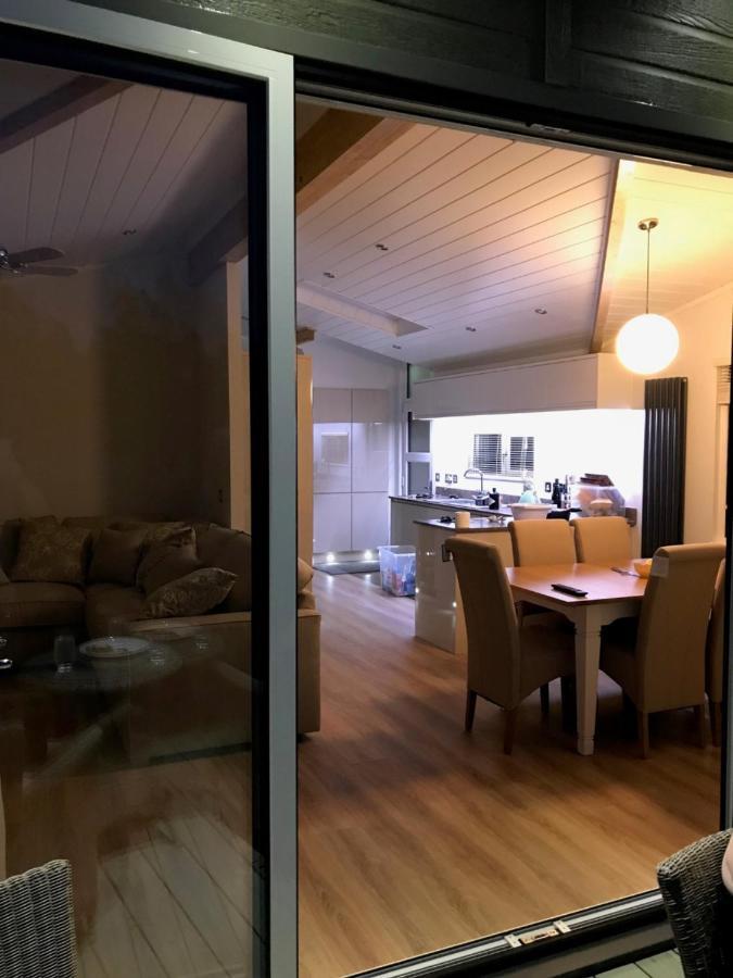 R11 Lake View, Fallbarrow Holiday Park Hotel Боунес он Уиндърмиър Екстериор снимка